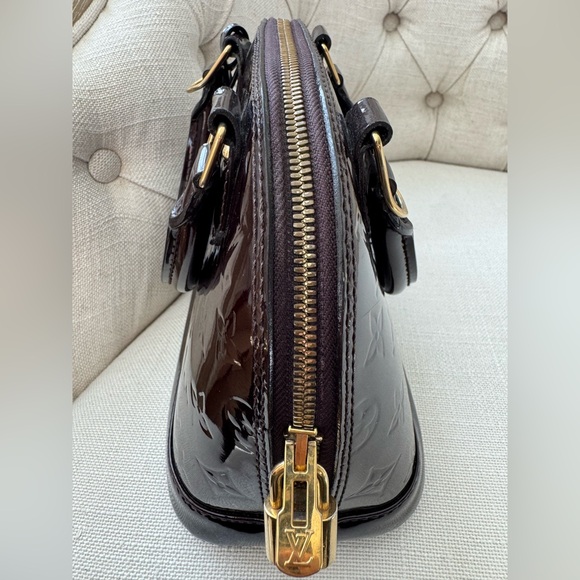 LOUIS VUITTON Alma BB Vernis Amarante Patent Leather Satchel w Strap EUC - Picture 15 of 16